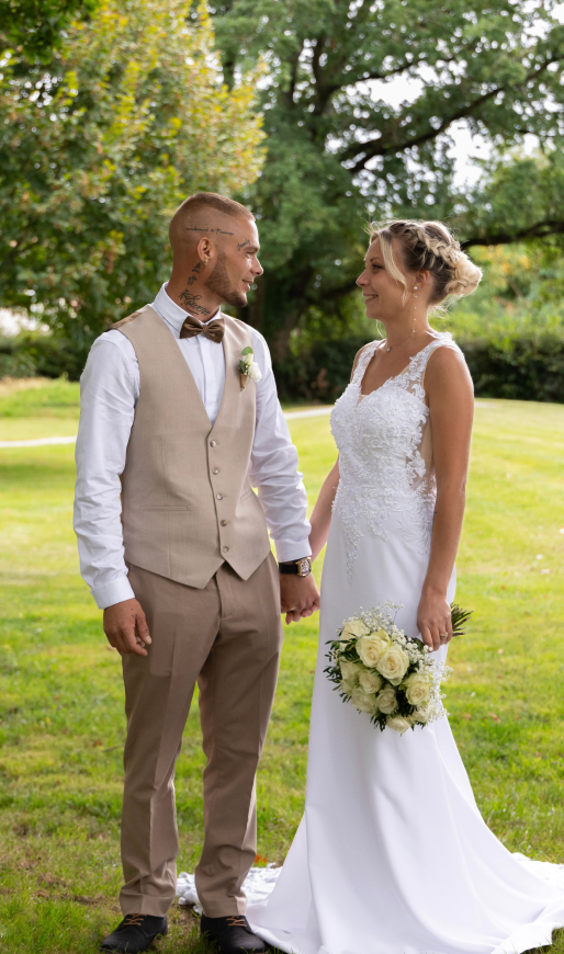 Séance photos des mariés en extérieur St Julien en Genevois - Haute-Savoie - 74